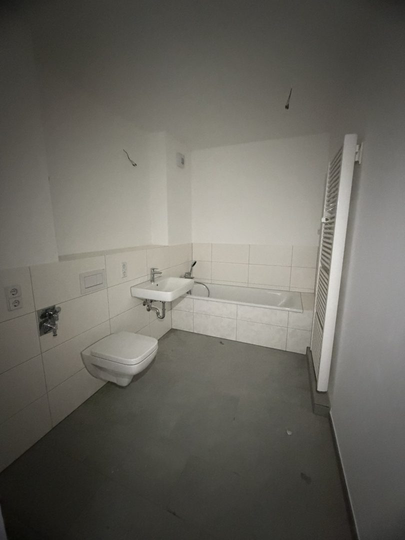Bad mit Badewanne & Dusche