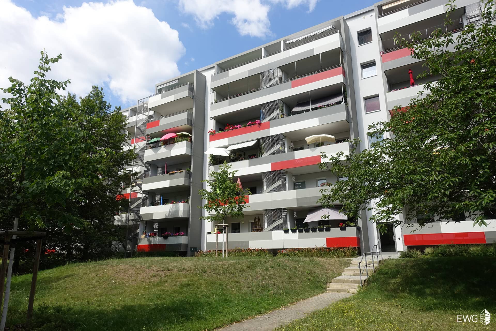 Maulbeerenstraße 17-29-Hofansicht Sommer (1)
